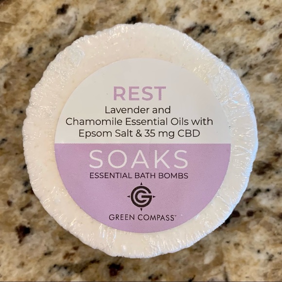 Green Compass Soaks Essential Bath Bomb - Picture 3 of 4